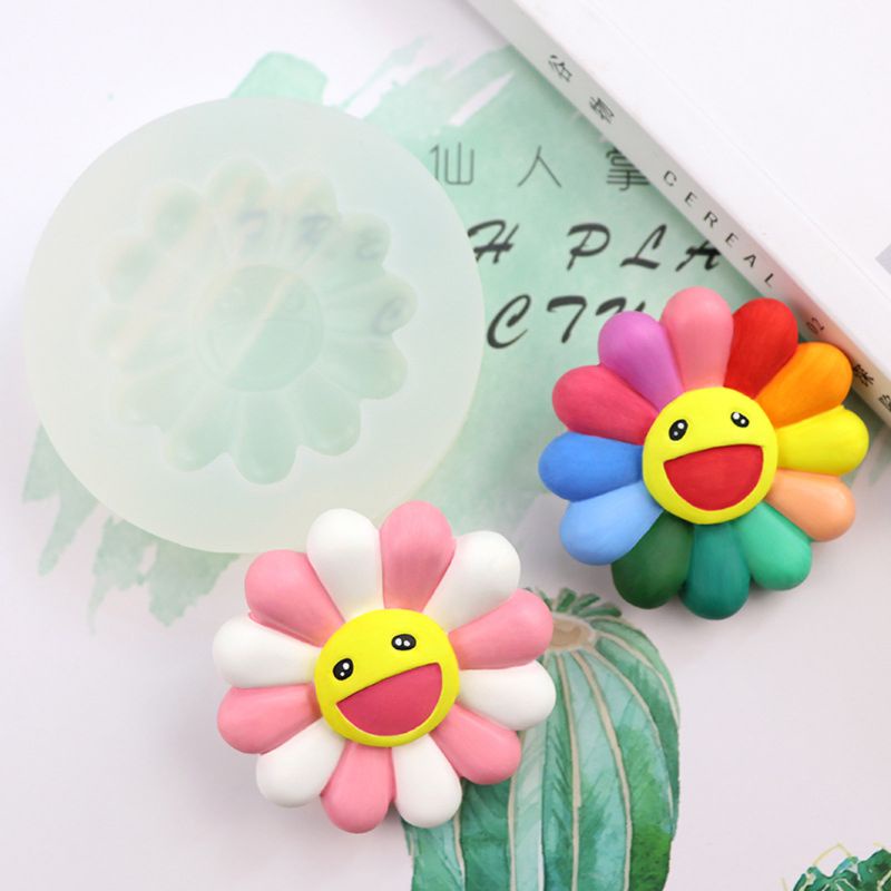 SIY  Cute Smile Sunflower Pendant Resin Mold Car Perfume Clip Jewelry Making Tools