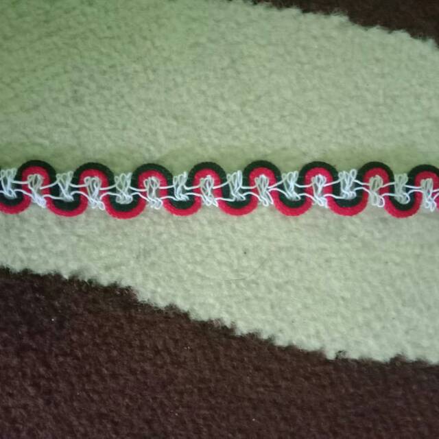

Renda biku-biku RB131 warna merah ukuran 1,3cm(permeter)