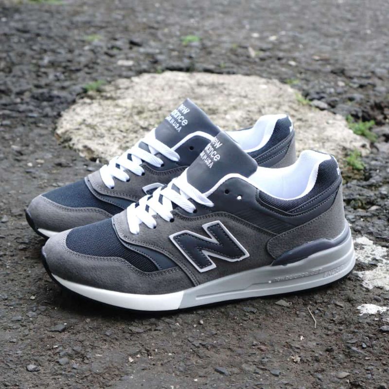 SEPATU NB 997 GREY WHITE