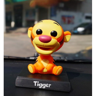 Pajangan Figure Miniatur Mobil WINNIE THE POOH and TIGGER Per Goyang Kepala Shacking Head Toy