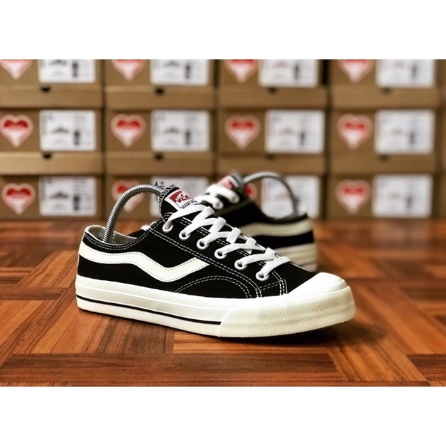 Vantela Public Low Black/Natural