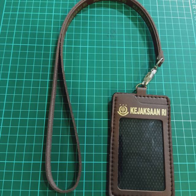 

Name Tag ID Card Tali Logo KEJAKSAAN RI Kulit ASLI Coklat Tua ORIGINAL