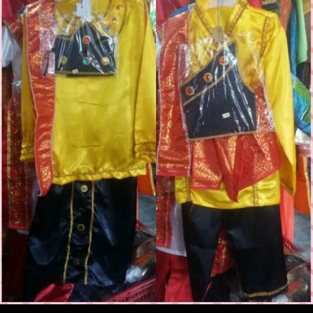 Baju adat Riau