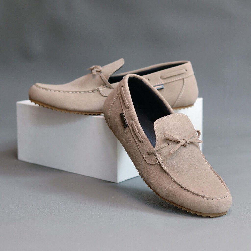 SEPATU CASUAL SLIP ON PRIA MULES SANTAI FORMAL KANTOR PESTA GEREJA KASUAL MOCCASIN PANSUS COWOK ORIGINAL SUEDE HITAM CREAM TRENDY MURAH SLOP SELOP TERBARU