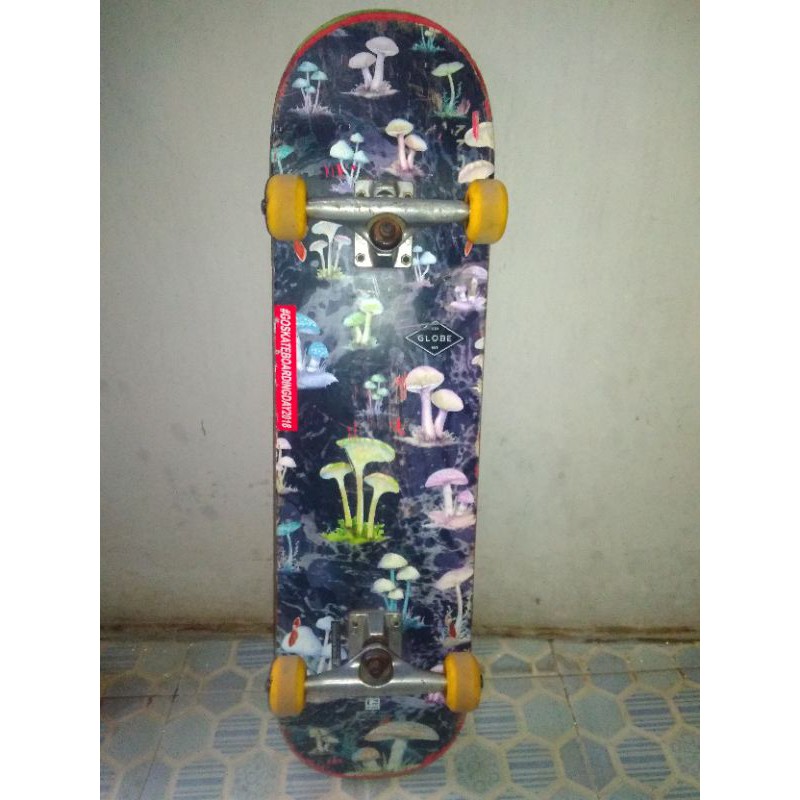 skateboard Globe