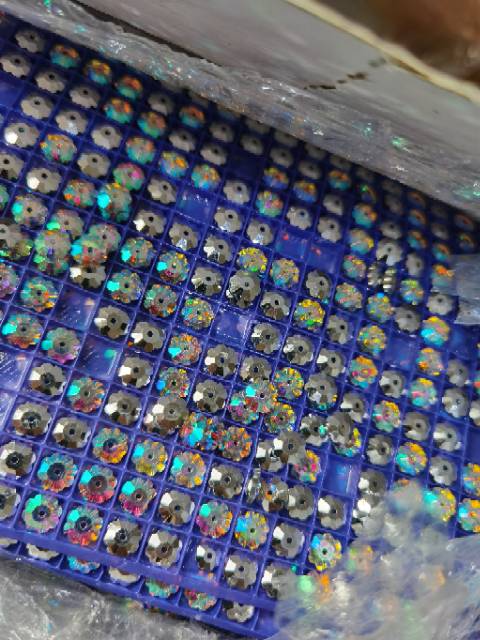 BERLIAN KRISTAL MOTIF BUNGA WARNA AB PELANGI UKURAN 8 MM PER LUSIN