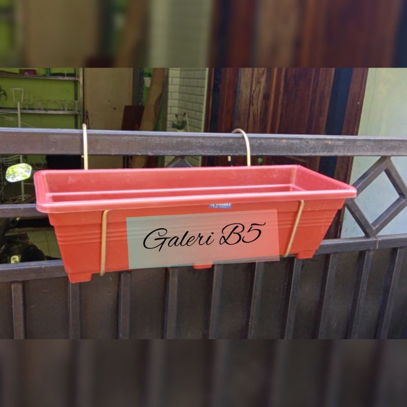 rak pot pagar balkon / rak pot panjang / standing pagar balkon /gantungan pot balkon pagar