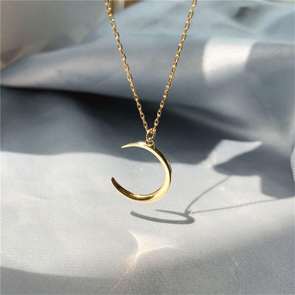 Kalung Rantai Liontin Bulan Sabit Bahan Alloy Untuk Wanita