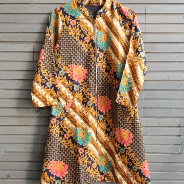 Atasan tunik motif abstrak