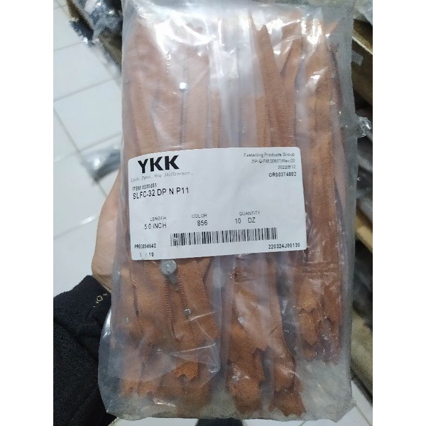 Resleting YKK SLFC-32 EKO 4&quot;,5&quot;, 6&quot; dan 7&quot; (1 lusin) SAMA WARNA