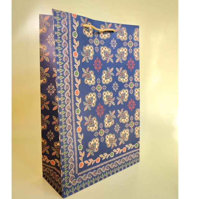 

Paperbag batik medium 330 ( min pembelian 12pcs)