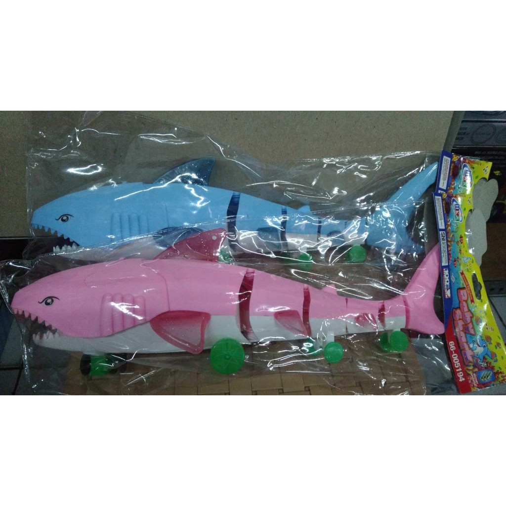 Mainan ikah hiu tarik roda besar