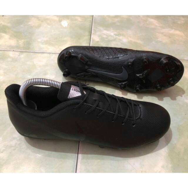 Sepatu Bola Nike Phantom VSN Academy FG -  Blackout