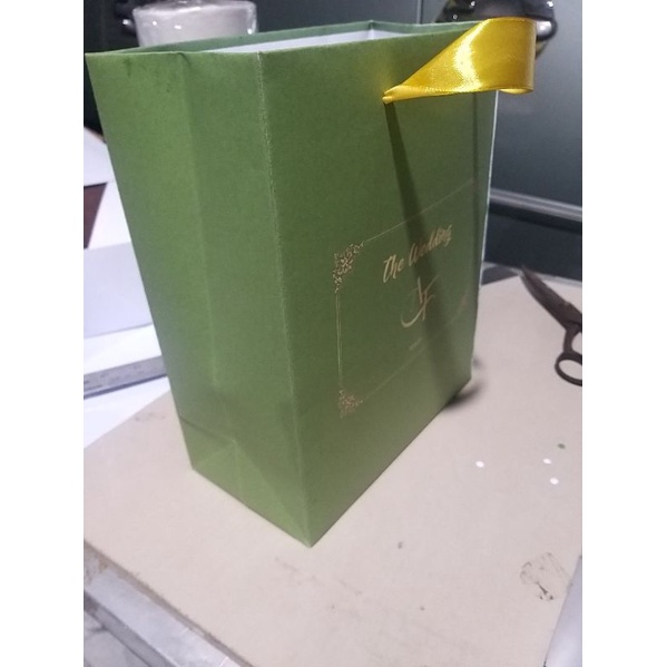 

Paper Bag P x L x T = 19 x 10 x 24