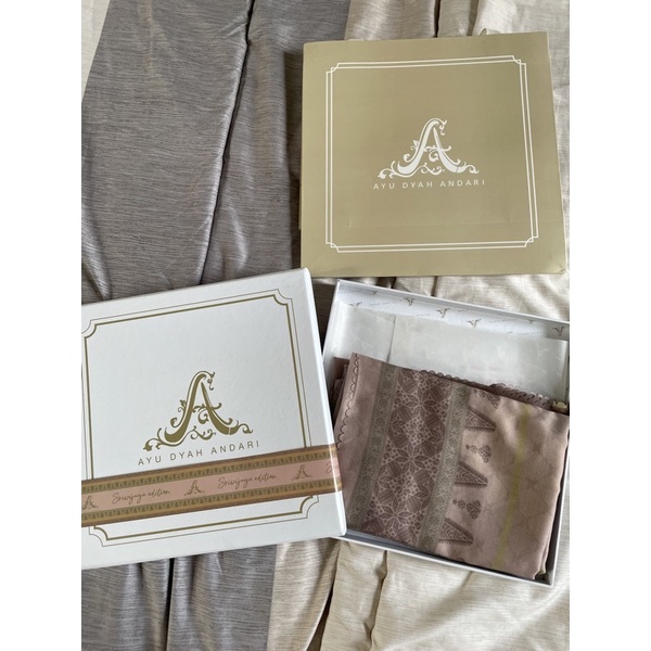 By Ayu Dyah Andari Hijab (PRELOVED)