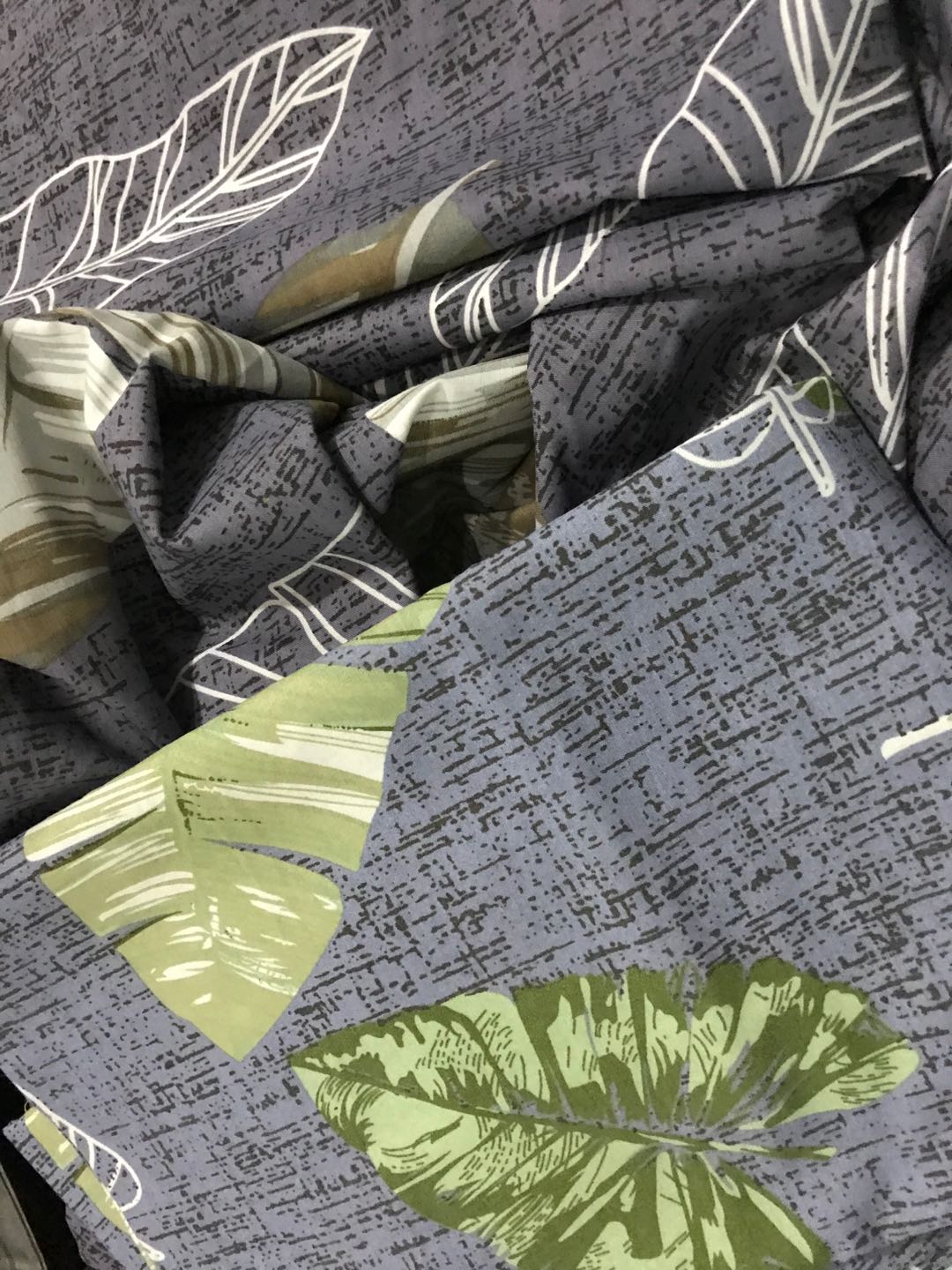 Leaves - Kain Sprei Katun Lokal Meteran Magenta