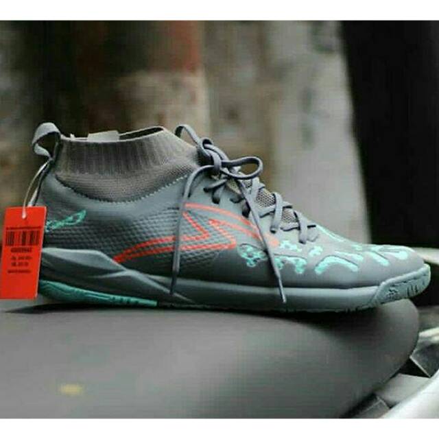 Sepatu Specs Swervo Tunderstrom Futsal