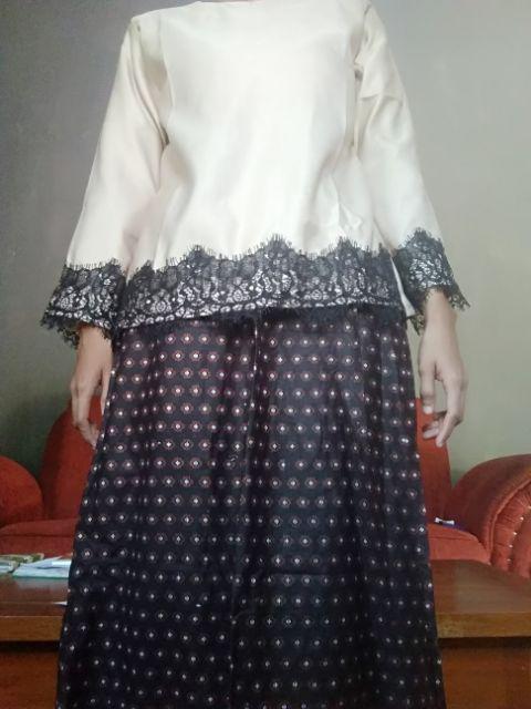 Couple Batik Keluarga Set Renda Ayah Ibu + Anak Cowok 3-12 Th Model Gamis Sarimbir Family Hitam Gold