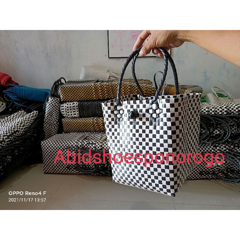 Tas anyaman besek persegi untuk kotak nasi grosir langsung pabrik 20x20