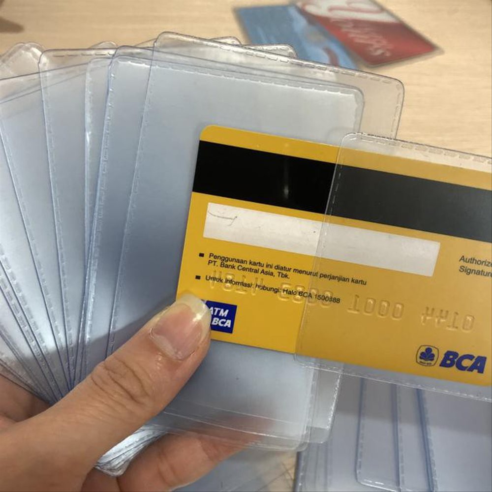 

Hello - ISI 2 PCS Plastik Pelindung Kartu ATM Transparant Bening Credit Card Debit KTP