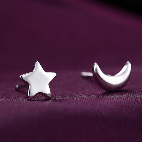 Hu Hu Hu Hu Hu Alat Bantu Pasang Kacamata♡ 1 Pasang Anting Tusuk Asimetris Bentuk Bulan / Bintang Lapis Silver Untuk Wanita