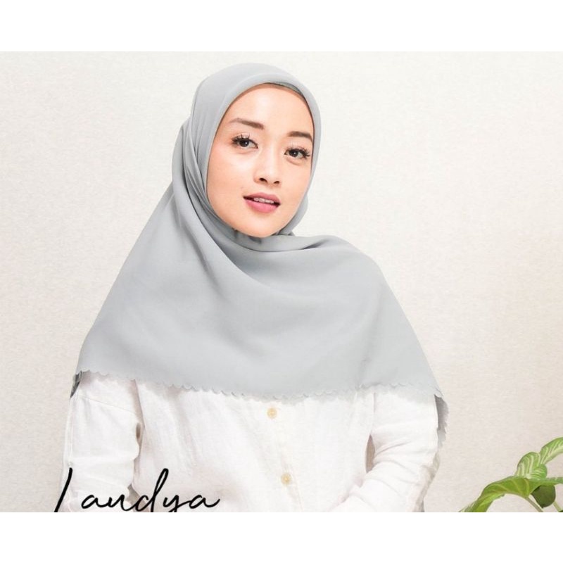 Hijab Segi Empat Bella Lasser Cut Potton Premium (bisa cod)