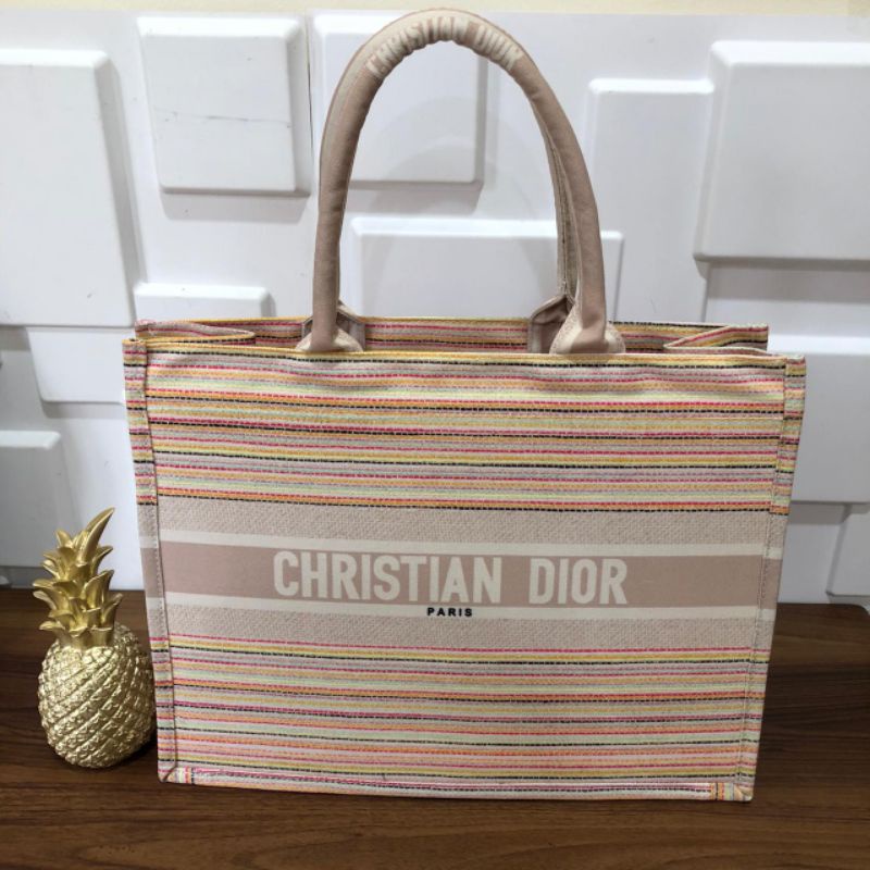 DlORR TOTE BOOK