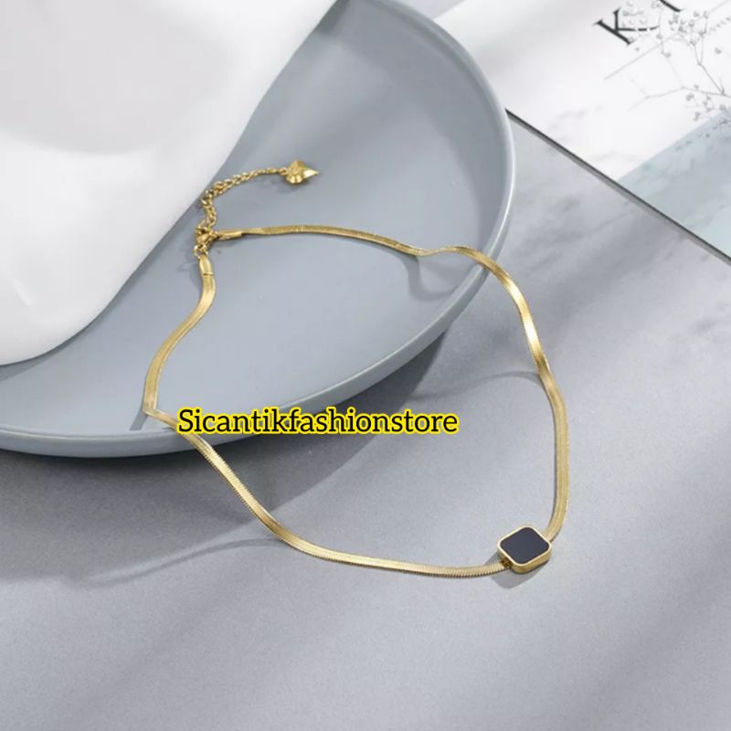 Kalung Titanium Wanita Korea Liontin Persegi Hitam Anti Karat selamanya Kalung Pipih Gold Persegi Hitam Terlaris Terbaru Kekinian Mewah