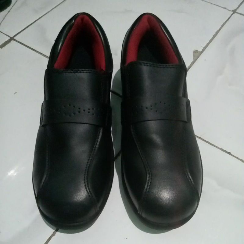 Jual sepatu safety shoes merk krisbow tipe hera size 38 preloved
