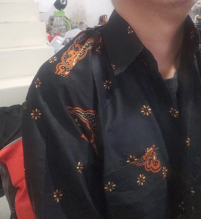 Kemeja Batik Pria Lengan Pendek Motif Kupu Awan