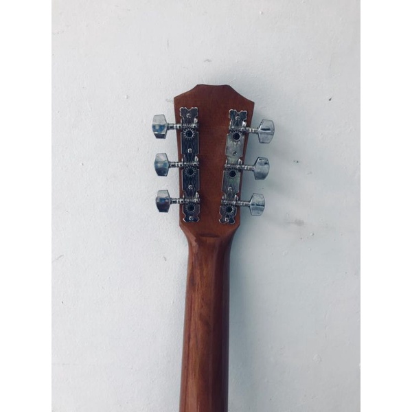 Gitar Akustik  Taylor Pemula