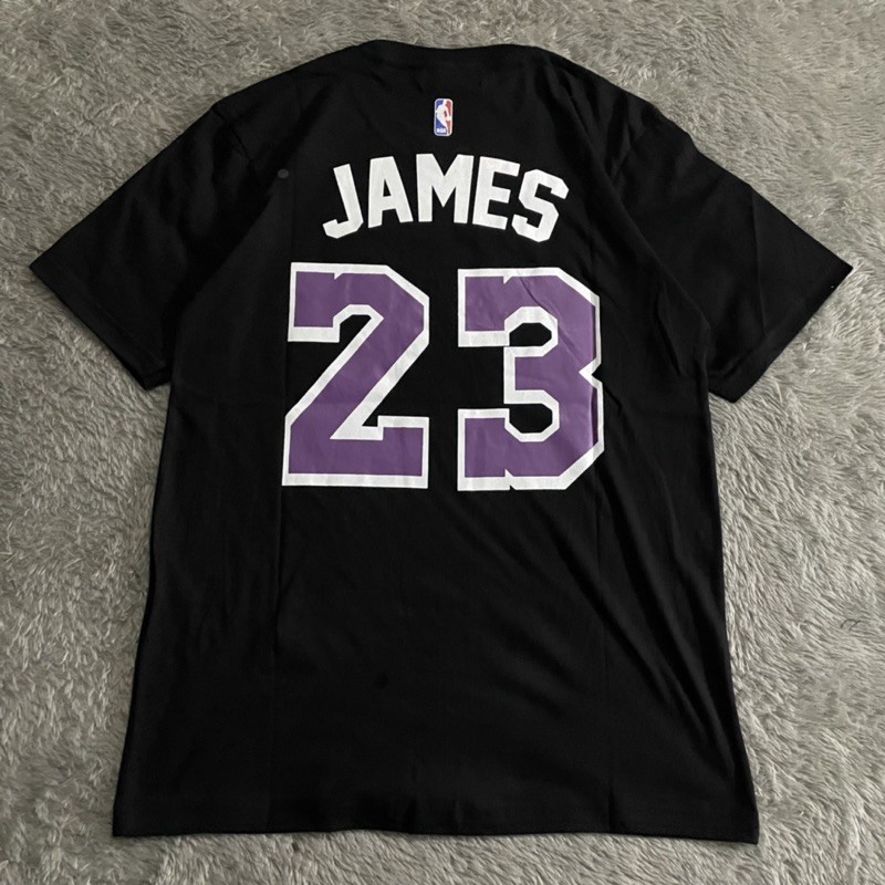 KAOS TSHIRT NBA LAKERS JAMES PURPLE FONT BY MITCHELL &amp; NESS