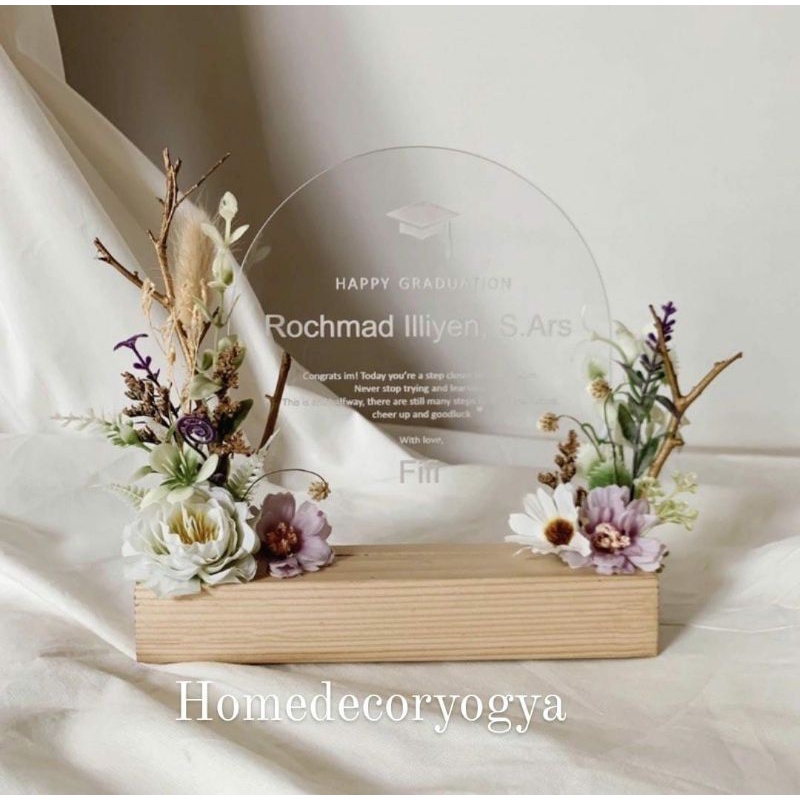 

Kado Akrilik Custom | Kado Wisuda / Wedding | Hadiah Ulang Tahun | Hampers Plakat Akrilik