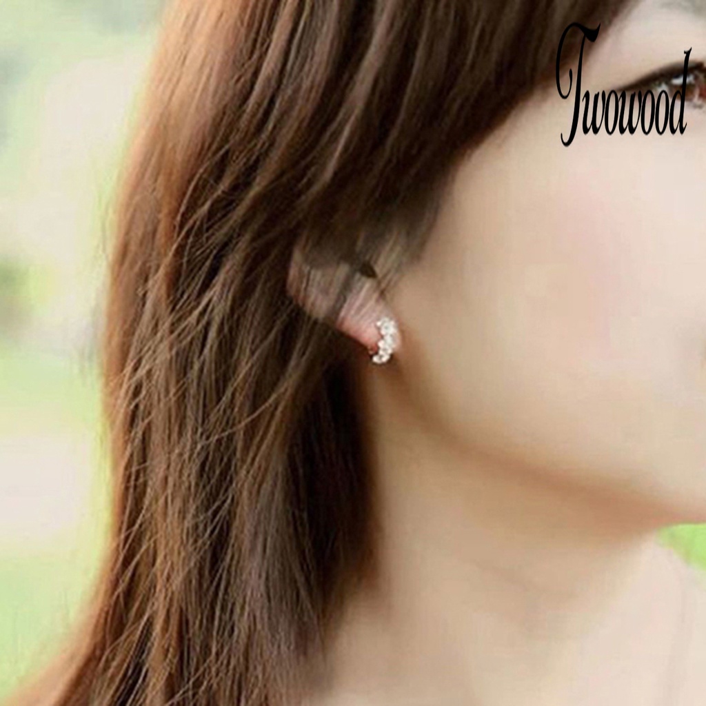 Anting Hoop Bentuk Bunga Aksen Berlian Imitasi Warna Silver Untuk Wanita