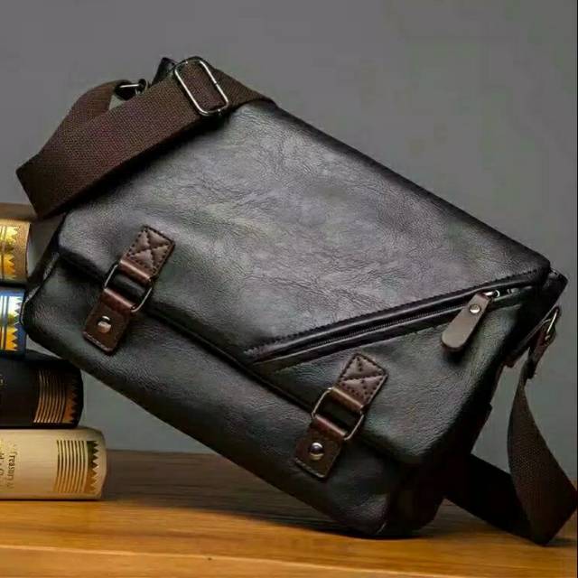 Tas selempang kulit retro pria