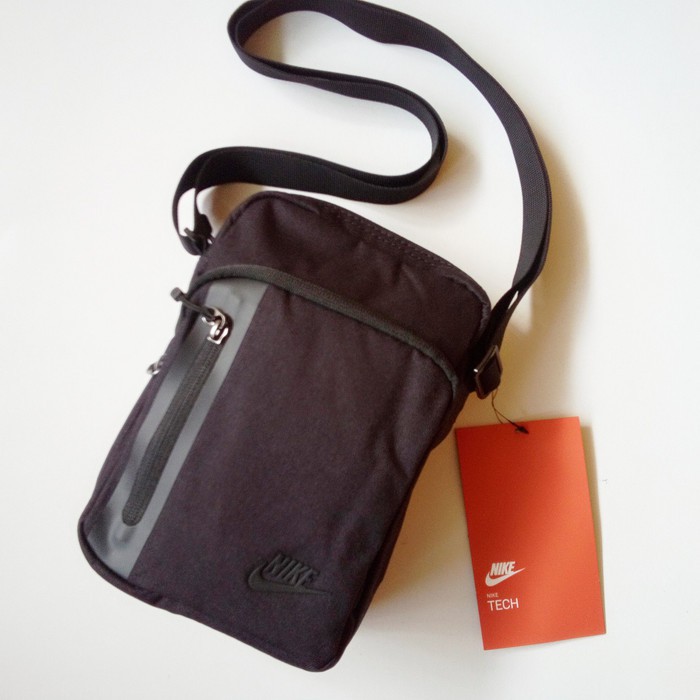 nike tech crossbody bag