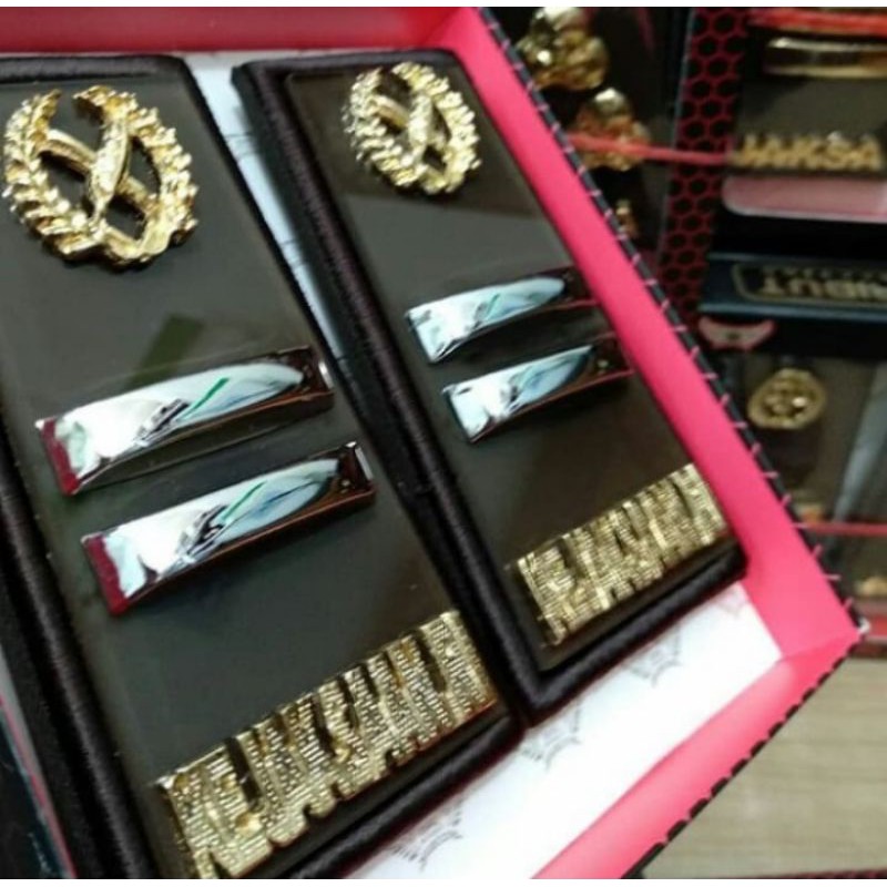 

Exclusive Pangkat Kejaksaan RI Gol 2b Dasar Akrilik dan Logam Timbul