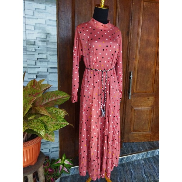 Gamis modis wanita segala usia