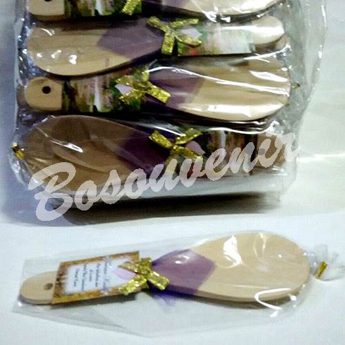  Souvenir  pernikahan  Centong Kayu Putih bungkus plastik 