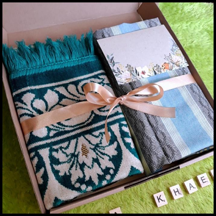 

Hampers Sajadah + Sarung Dewasa Kado Untuk Pria Laki Suami