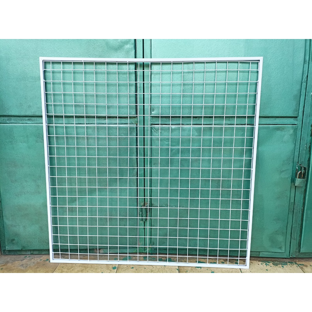 Wiremesh Ram Dinding Pakai List Display Gantungan Pajangan Aksesoris 100 x 100 cm