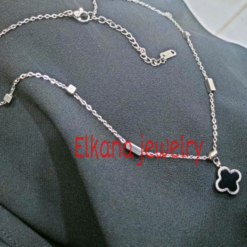 TITANIUM KALUNG EMPAT DAUN BUNGA SUPER ELEGAN TERMANIS PERHIASAN ANTI KARAT&amp;ANTI LUNTUR