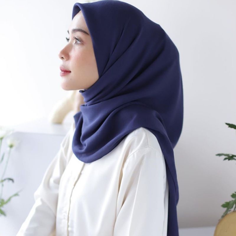 HIJAB BELLA SQUARE / SEGIEMPAT POLLYCOTON / POTTON SENJA-BELLA Navy