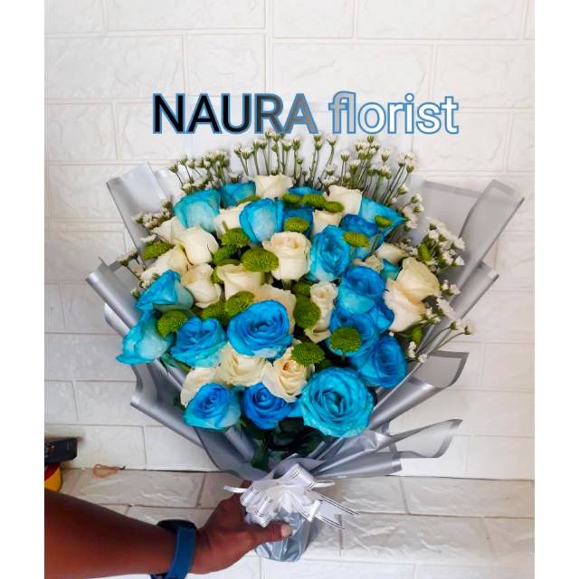 Buket bunga mawar biru putih bunga wisuda bunga ultah premium buket