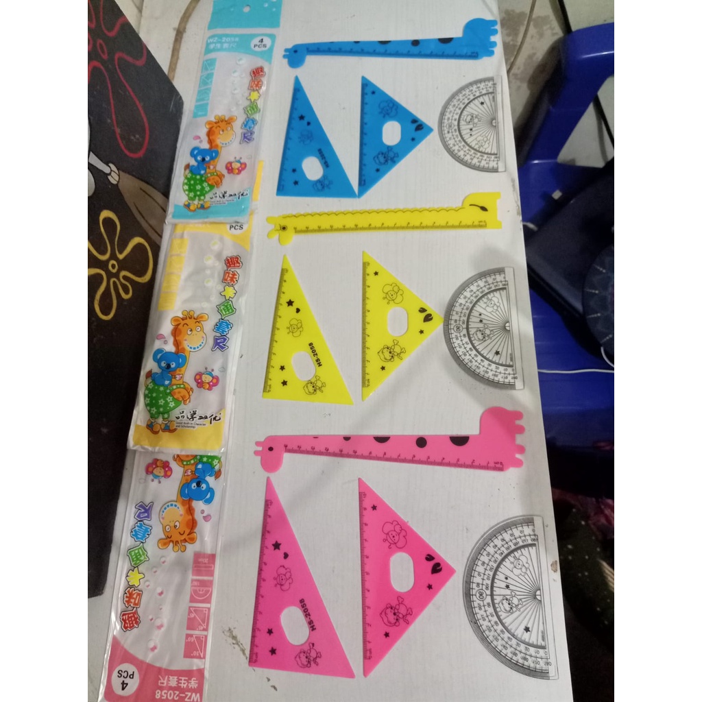

Penggaris Anak plastik 1 set 4 bentuk hewan jerapa kartun lucu / penggaris pelastik