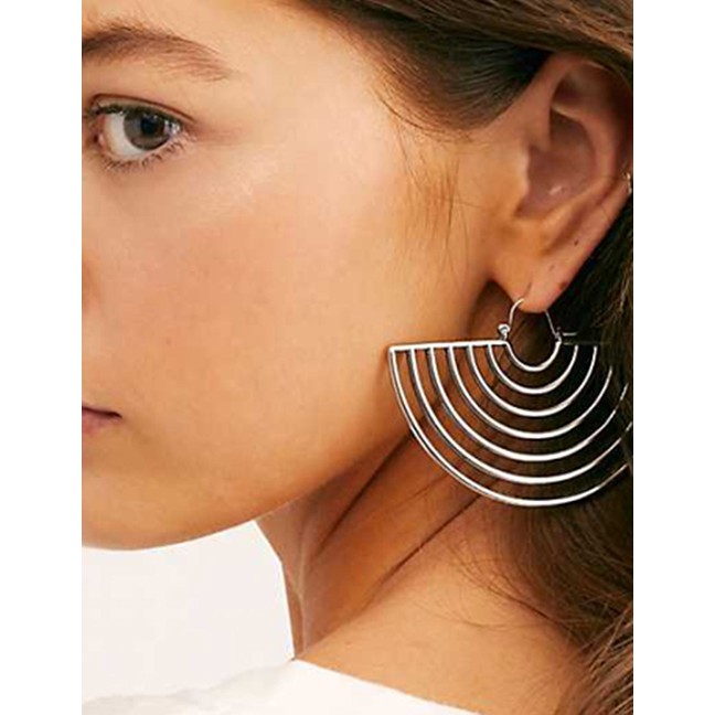 LRC Anting Tusuk Fashion Platinum-plated Openwork Semicircle Geometric Earrings D68177