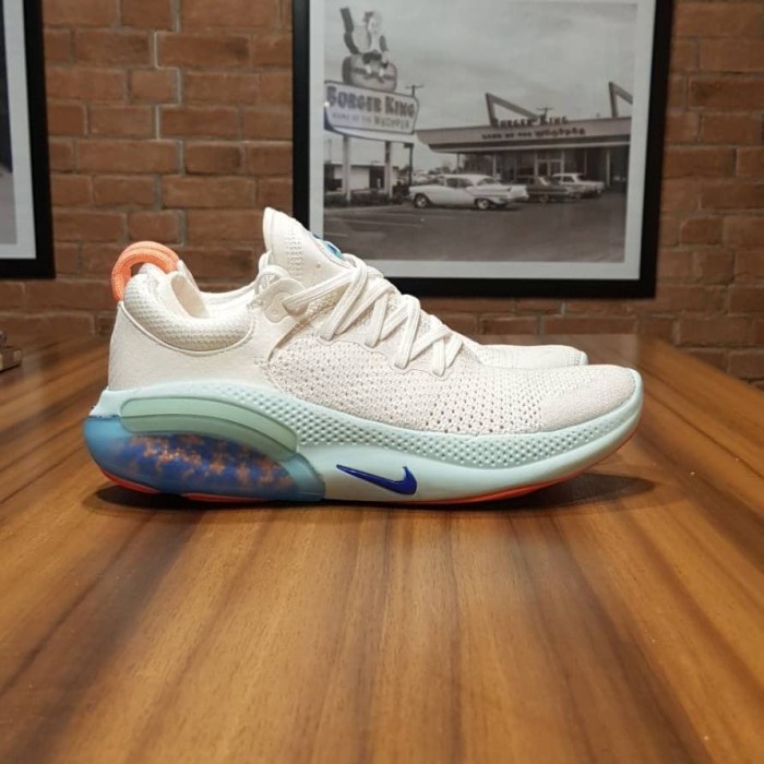 SEPATU NIKE JOYRIDE WHITE