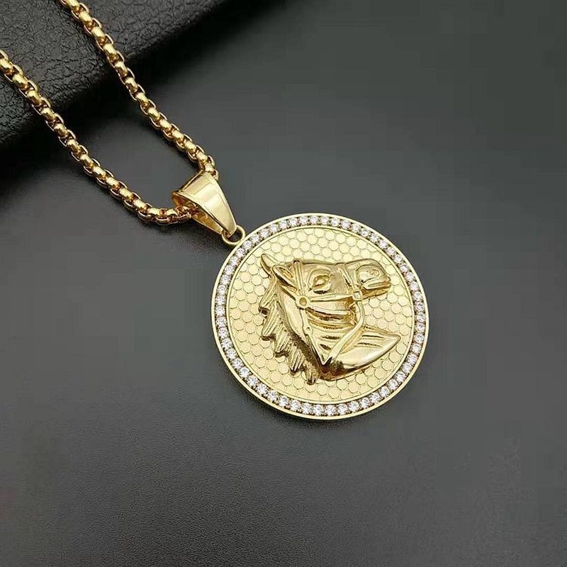 Kalung Liontin Kepala Kuda Bahan Stainless Steel Lapis Emas Aksen Zircon Gaya Eropa Amerika