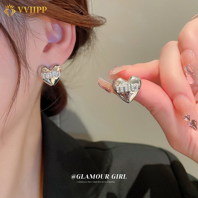 Anting Stud Mutiara Bentuk Hati Warna Silver Gaya Korea Untuk Wanita