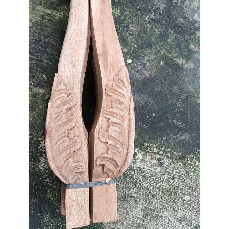 Kaki kambing kayu jati ukir atas